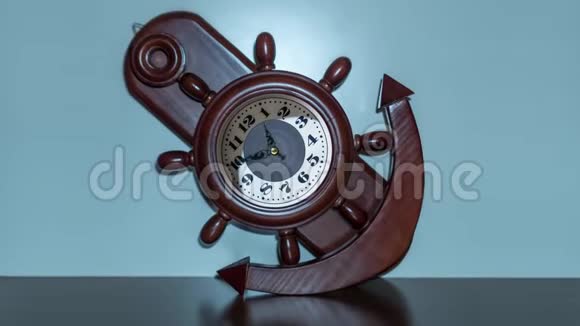 船锚和船舵形状时钟的时间推移视频的预览图