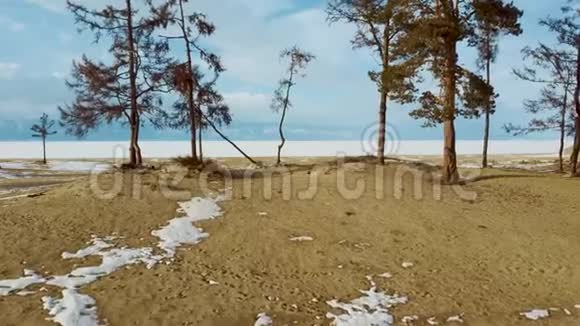奥尔洪岛贝加尔湖冬季日落景观冰雪山脉俄罗斯独特的自然视频的预览图