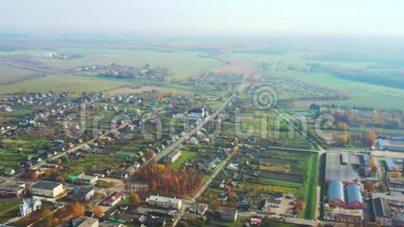 科萨瓦白俄罗斯鸟瞰科萨瓦村圣三一教堂历史地标和遗产视频的预览图