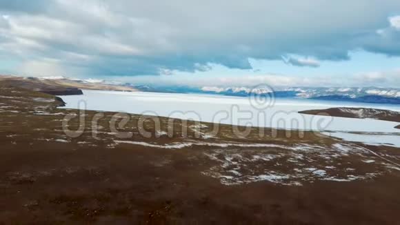 奥尔洪岛贝加尔湖冬季日落景观冰雪山脉俄罗斯独特的自然视频的预览图