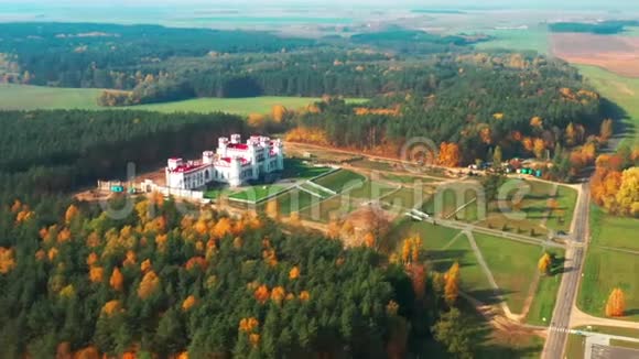白俄罗斯科萨瓦空中鸟瞰著名历史地标科萨瓦城堡普斯洛斯基宫城堡视频的预览图