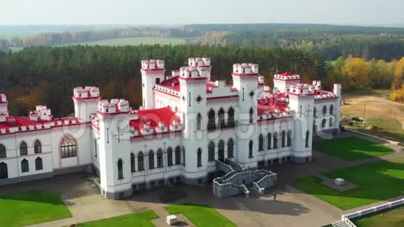 白俄罗斯科萨瓦空中鸟瞰著名历史地标科萨瓦城堡普斯洛斯基宫城堡视频的预览图