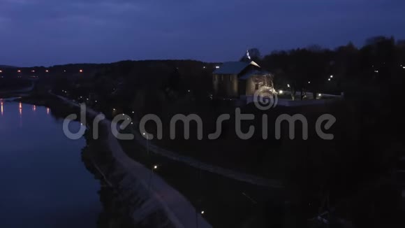 格罗德诺白俄罗斯鸟瞰Hrodna城市景观天际线夜间闪电中的卡洛扎教堂Sts教会视频的预览图