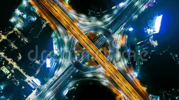 泰国曼谷4路站街交叉口环形交叉路口夜间城市交通超移时间4UHDK视频的预览图