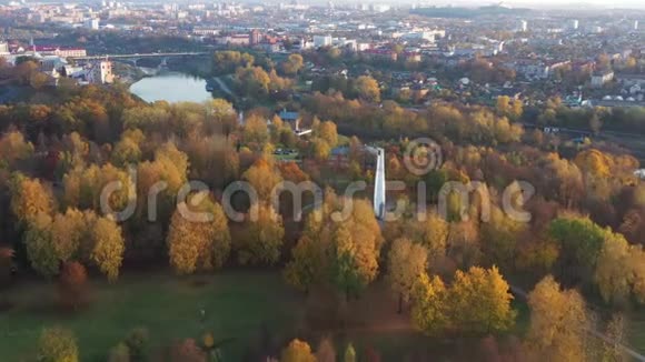 格罗德诺白俄罗斯鸟瞰Hrodna城市景观天际线著名的著名历史地标在晴朗的秋天视频的预览图