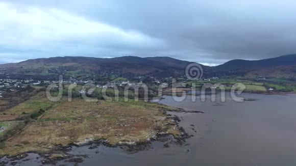 爱尔兰唐加尔县Ardara的鸟瞰图视频的预览图