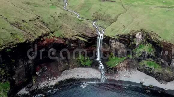 法罗群岛瀑布的海景视频的预览图
