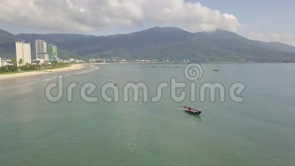 越南中部岘港海滩鸟瞰图视频的预览图