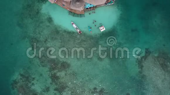 哥伦比亚加勒比海岸圣贝尔纳多岛的丁丁潘和伊斯拉穆库拉视频的预览图