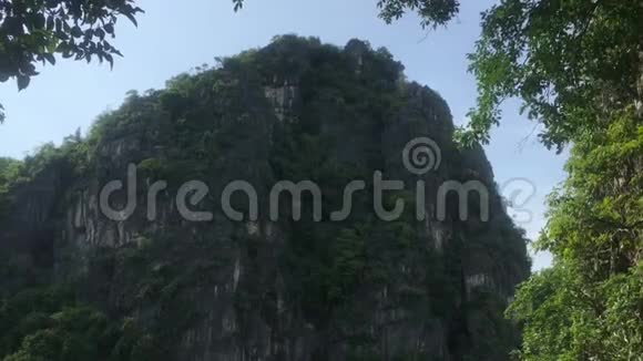 泰国KhaoNangPhanthurat森林公园的青山视频的预览图