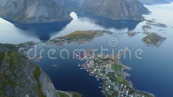 挪威的洛福滕岛和海滩鸟瞰图视频的预览图