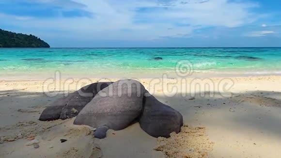 美丽的海滩在泰国的LIPE视频的预览图