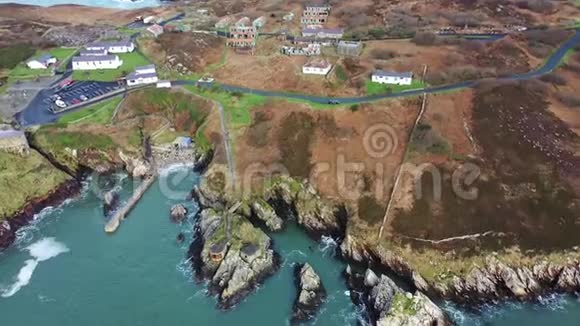 爱尔兰多尼格尔郡伊尼肖文半岛杜恩里堡的鸟瞰图视频的预览图