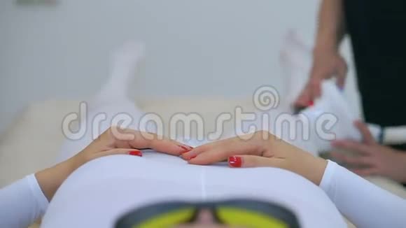 面部和身体的硬件激光治疗SPA视频的预览图