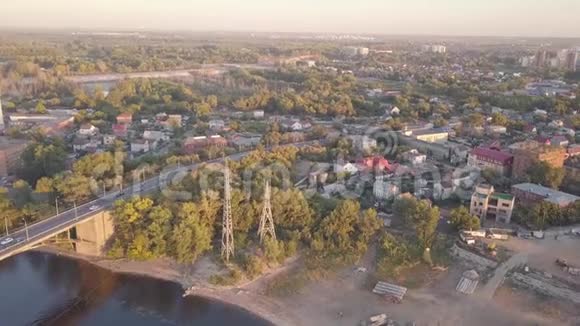 郊区小镇河滩视频的预览图