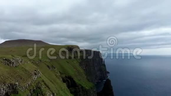 法罗群岛海岸线滑动摄像机视频的预览图