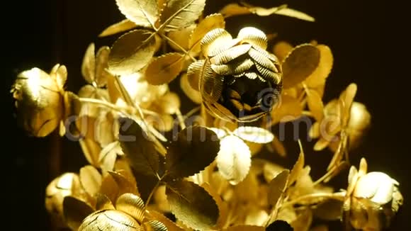 黄金锻造的一朵真正的大玫瑰送给皇室的珍贵礼物维也纳帝国财政部视频的预览图