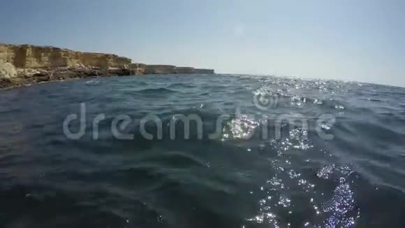 克里米亚的塔尔坎库特角从海水看视频的预览图