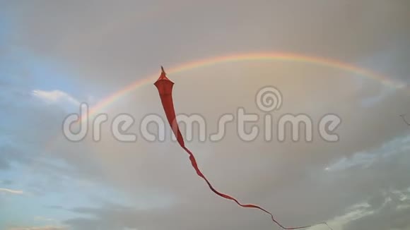 彩虹和风筝视频的预览图