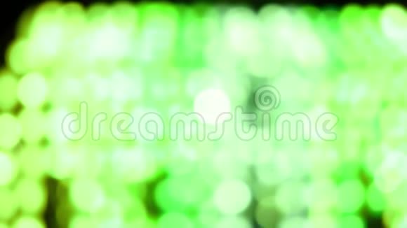 晚上从泰国兰纳灯笼发出的绿色抽象光线背景义蓬节庆祝概念视频的预览图