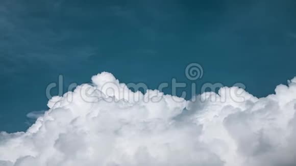 云飞在蓝天时光流逝视频的预览图