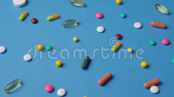 药片维他命药物欧米茄3鱼油凝胶胶囊药物和食品补充剂的背景视频的预览图