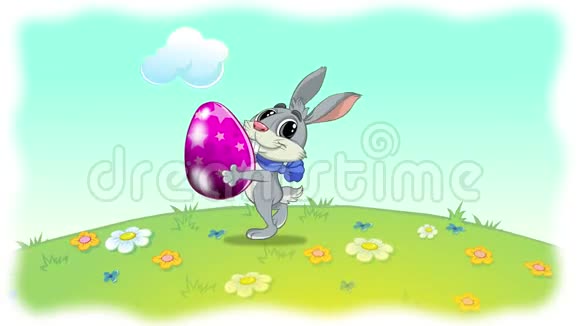 复活节兔子走路时带着彩色彩蛋视频的预览图