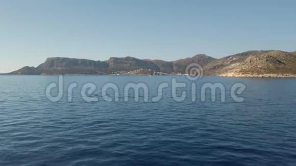 从船上到岛上的正面景色视频的预览图