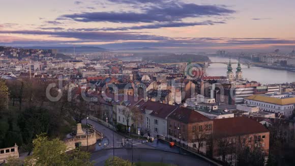 布达佩斯的黎明城市全景视频的预览图