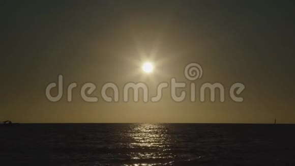 天堂岛的夏日日落视频的预览图