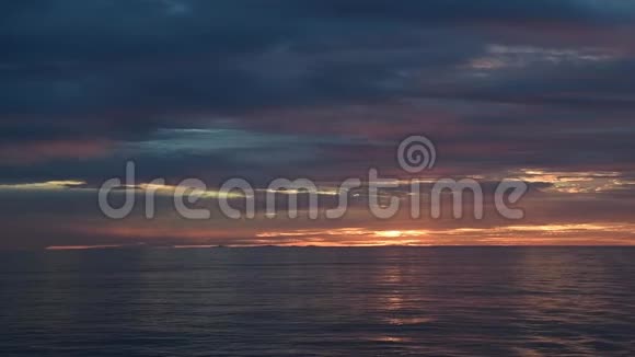 日落时的海洋云视频的预览图