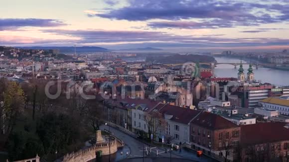 布达佩斯的黎明城市全景视频的预览图