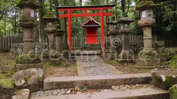 日本古老的小神殿视频的预览图