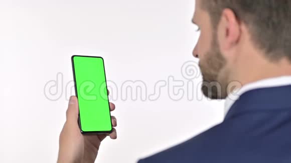 商务人士触摸带有彩色屏幕的智能手机视频的预览图