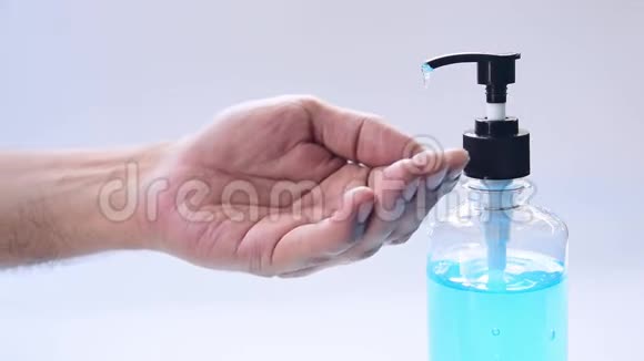 用酒精凝胶洗手视频的预览图