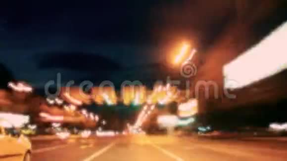 交通时间在夜间中断视频的预览图