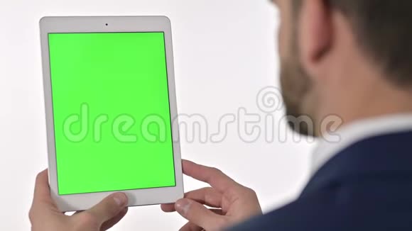 商人使用带有彩色屏幕的平板电脑白色背景视频的预览图