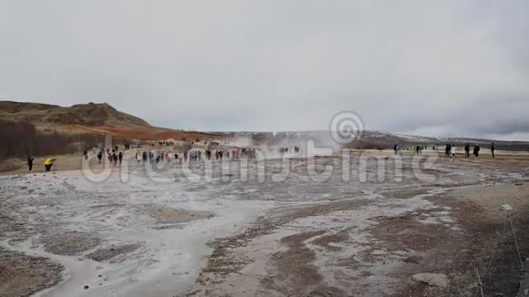 冰岛的间歇喷泉视频的预览图