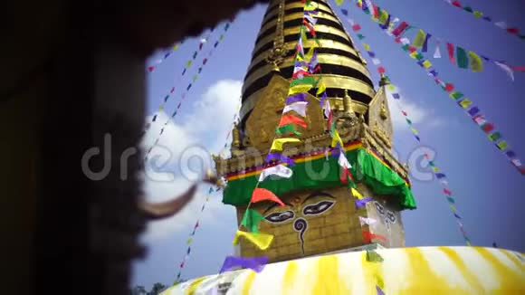 尼泊尔加德满都的斯韦恩布哈纳佛塔眼佛视频4K视频的预览图