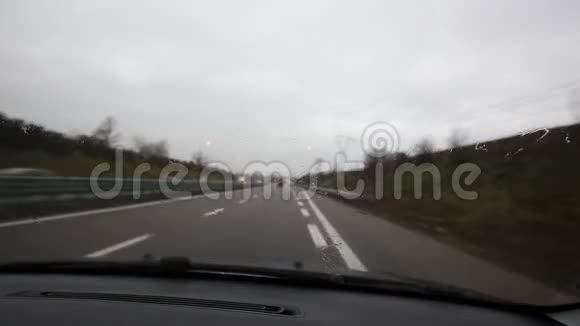 离开高速公路视频的预览图