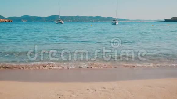 巴利阿里奇岛IbizaCalaBassa海滩夏季视频的预览图