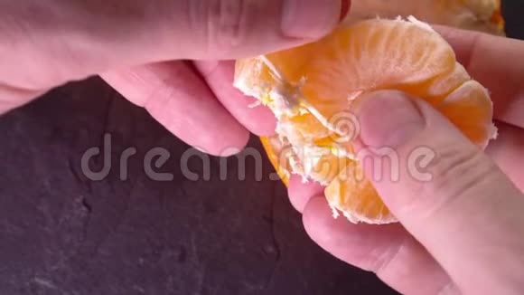 慢橘子清理普通话特写视频的预览图
