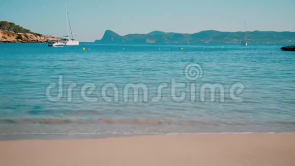 巴利阿里群岛伊比萨卡拉巴萨海滩视频的预览图