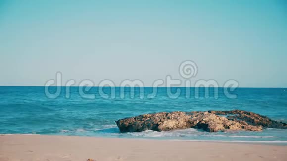 巴利阿里群岛佛门蒂拉岩石天堂海滩视频的预览图