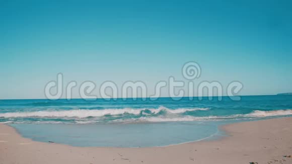 巴利阿里群岛的佛门特拉干净的空海滩视频的预览图