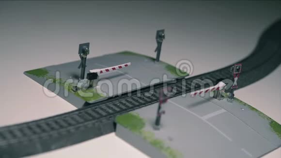 火车穿越铁路视频的预览图