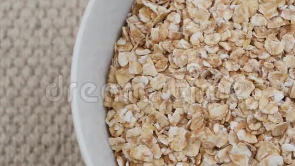 能量球一步一步的食谱烹饪慢动作特写燕麦片视频的预览图