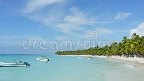 马尔代夫棕榈岛棕榈岛在白色沙滩的海洋大自然蓝色的大海蓝色的天堂和棕榈岛视频的预览图