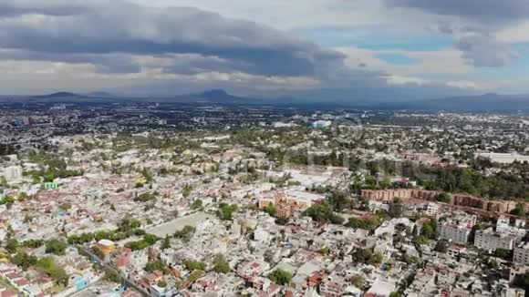 墨西哥城以南的中产阶级社区视频的预览图