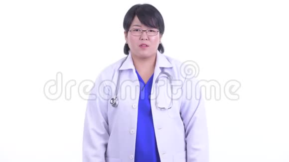 超重亚洲女医生得了坏消息视频的预览图